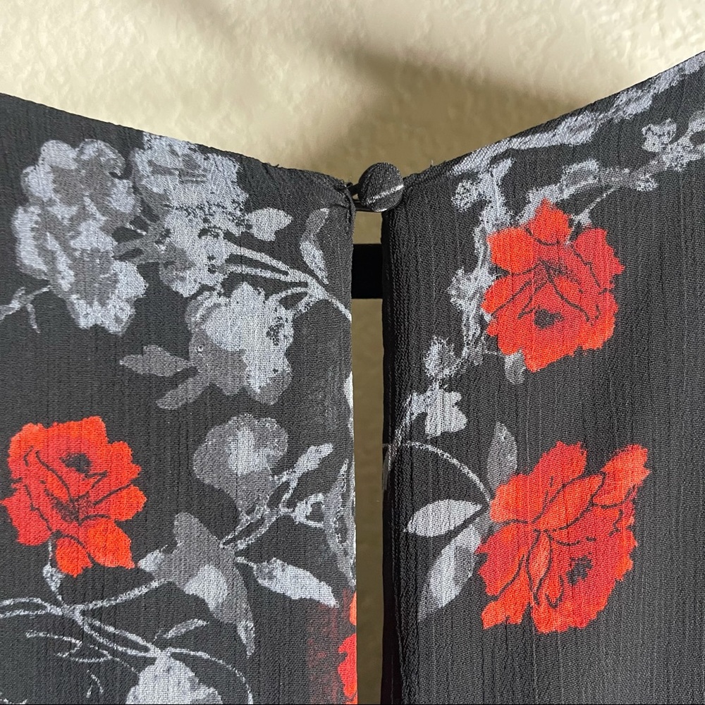 ๐ NWT Ali & Jay
Only Wish Floral Jumpsuit Size Lg - Picture 11 of 16